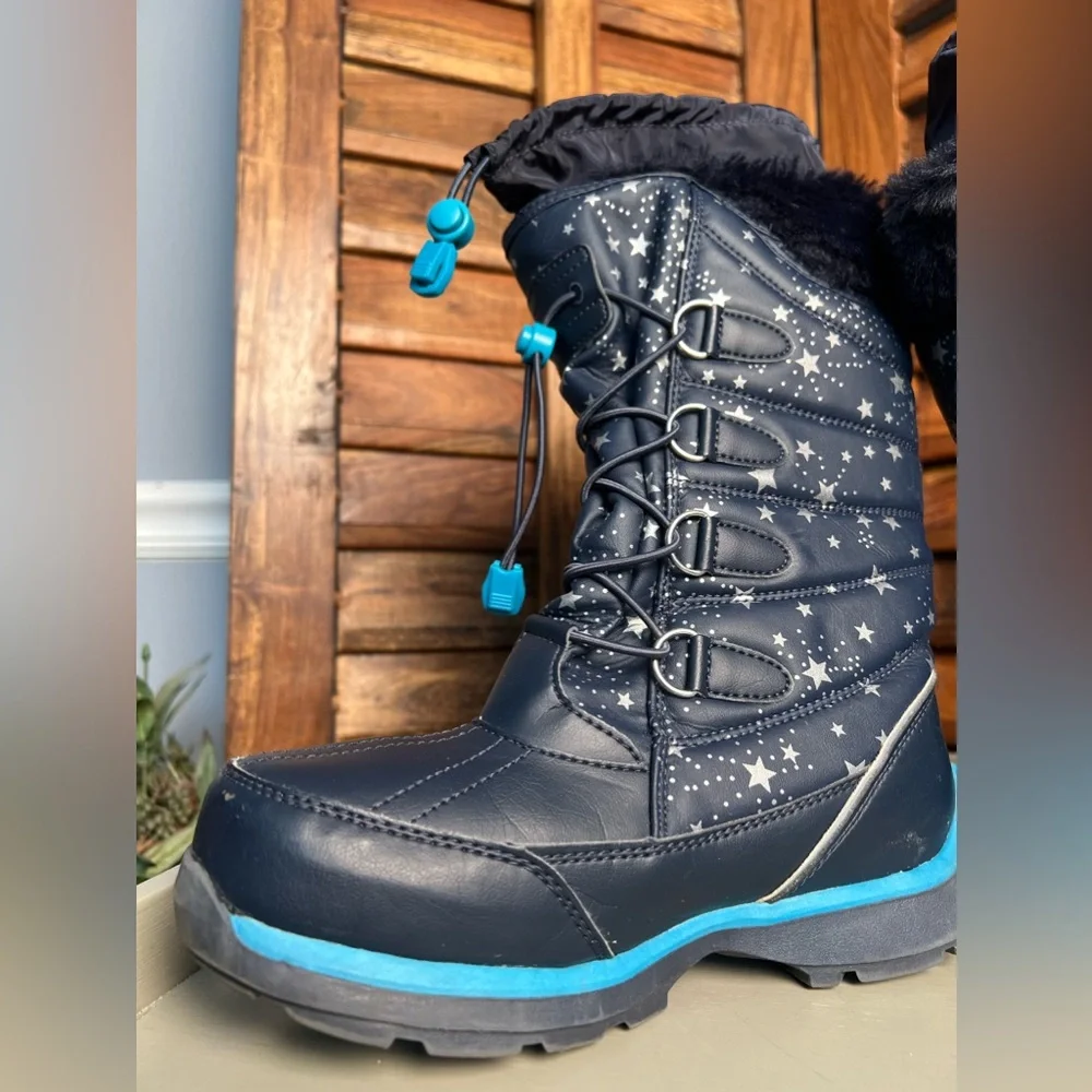 Lands End children’s cold weather boots. 💙 Navy with silver stars. Adorable!